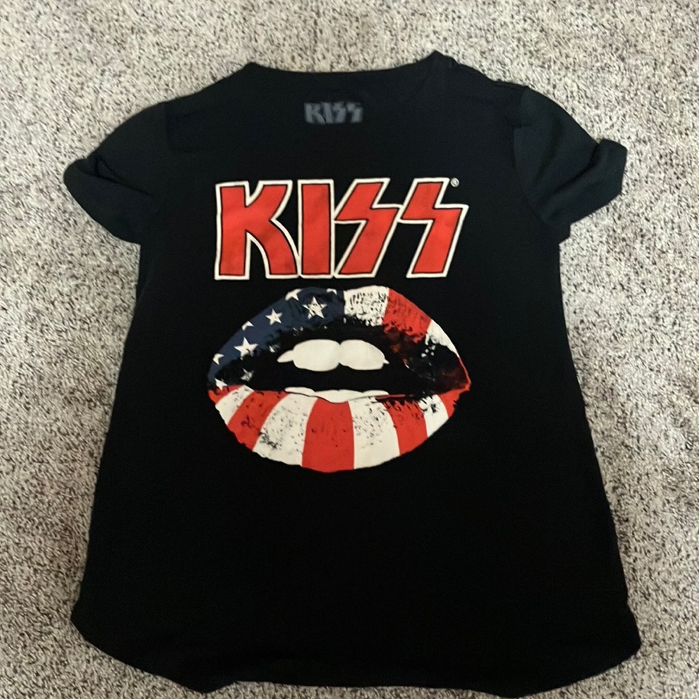 Black KISS shirt